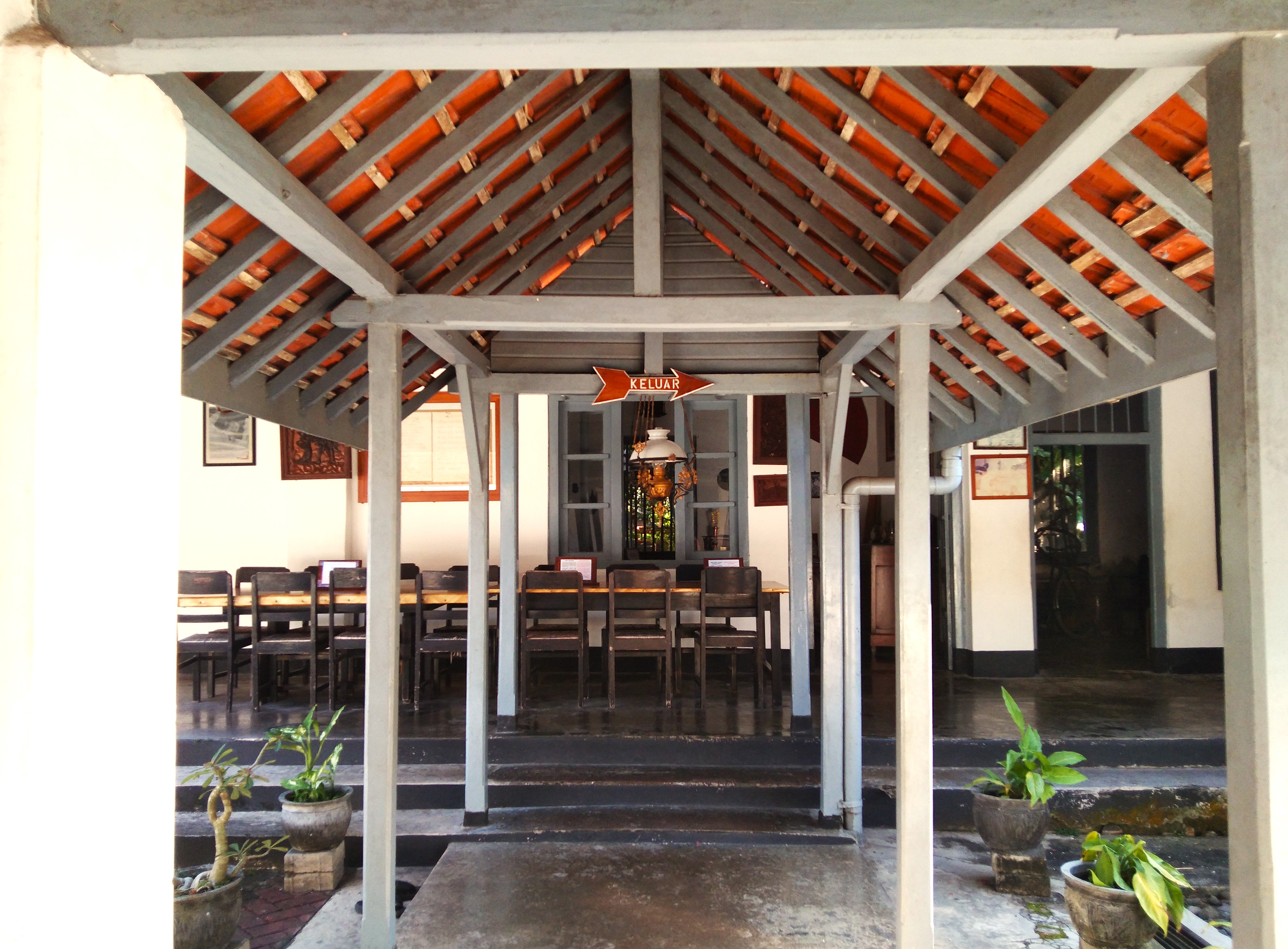 â€œAt the Long Table, Aesthetics Were Once Brewedâ€